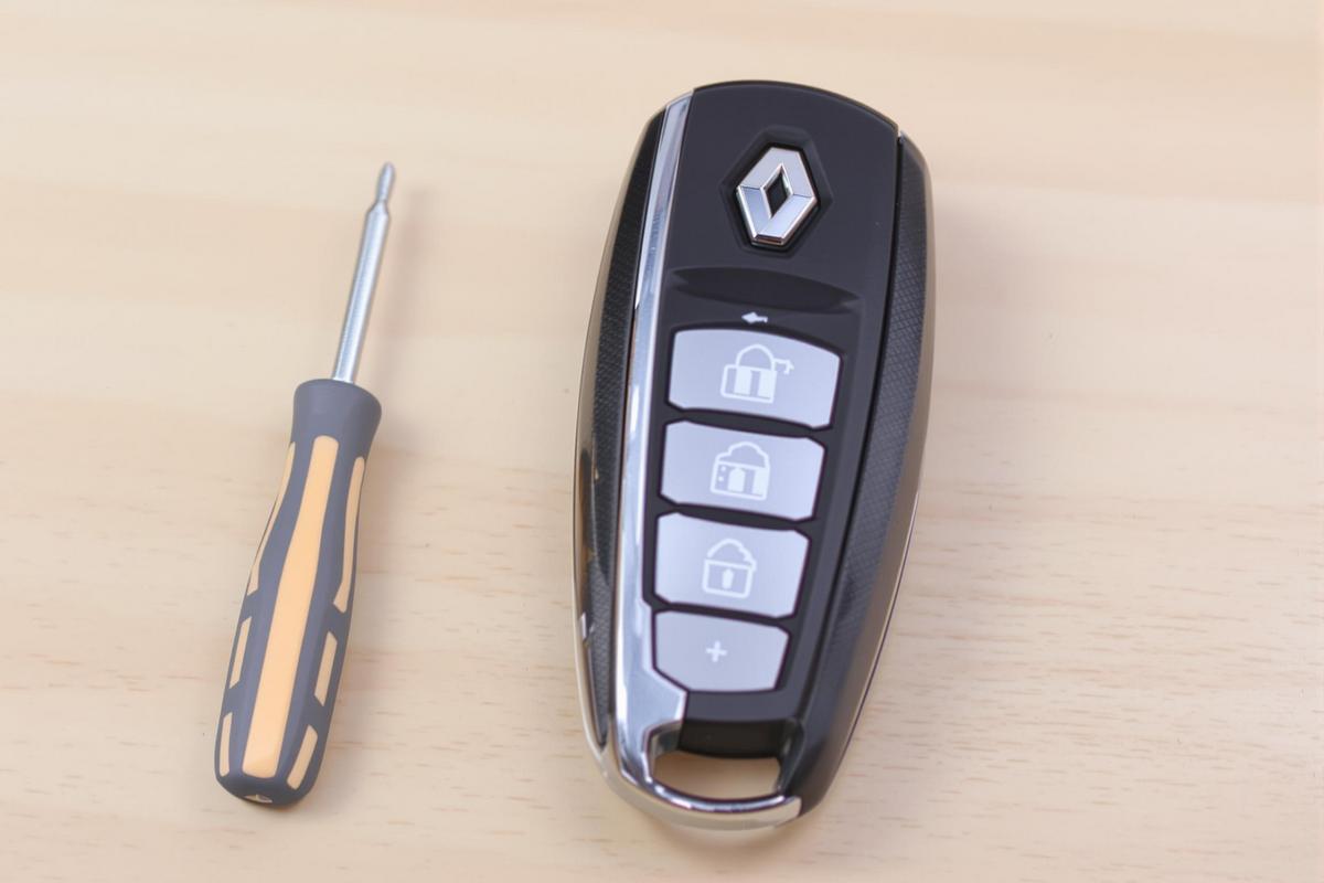 Changer la pile d’une clé de voiture Renault : étapes en images